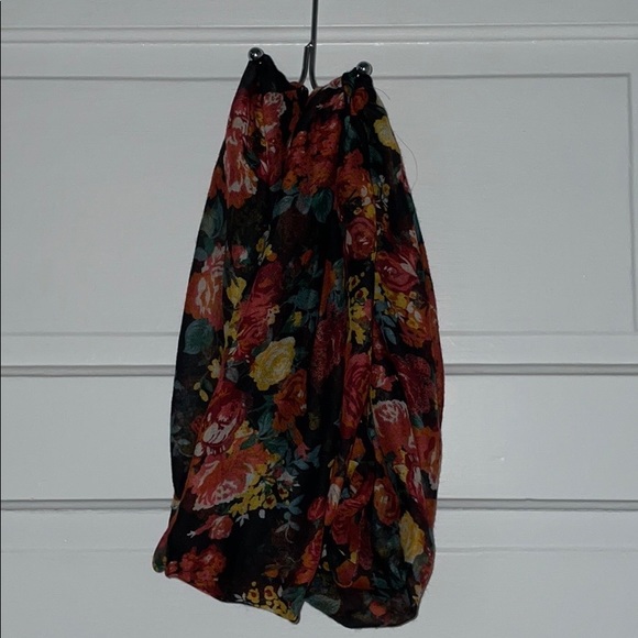 TWO Floral Scarves - Picture 4 of 5